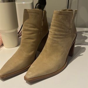WORN ONCE VINCE CAMUTO BOOTIES SIZE 8.5